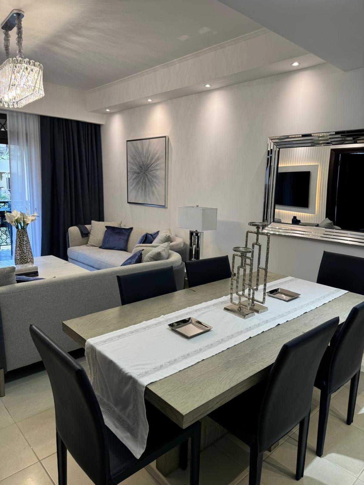 Lux Burj Khalifa Views 2br Iconic Heart Of Direct Views The Location Mall Boulevard
