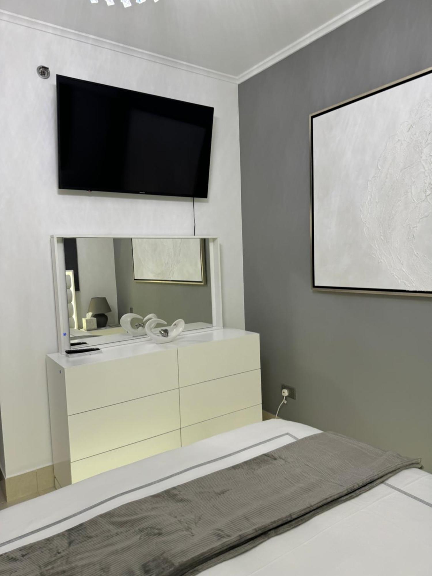 Apartment Lux Burj Khalifa Views 2br Iconic Heart Of Direct Views The Location Mall Boulevard Dubai