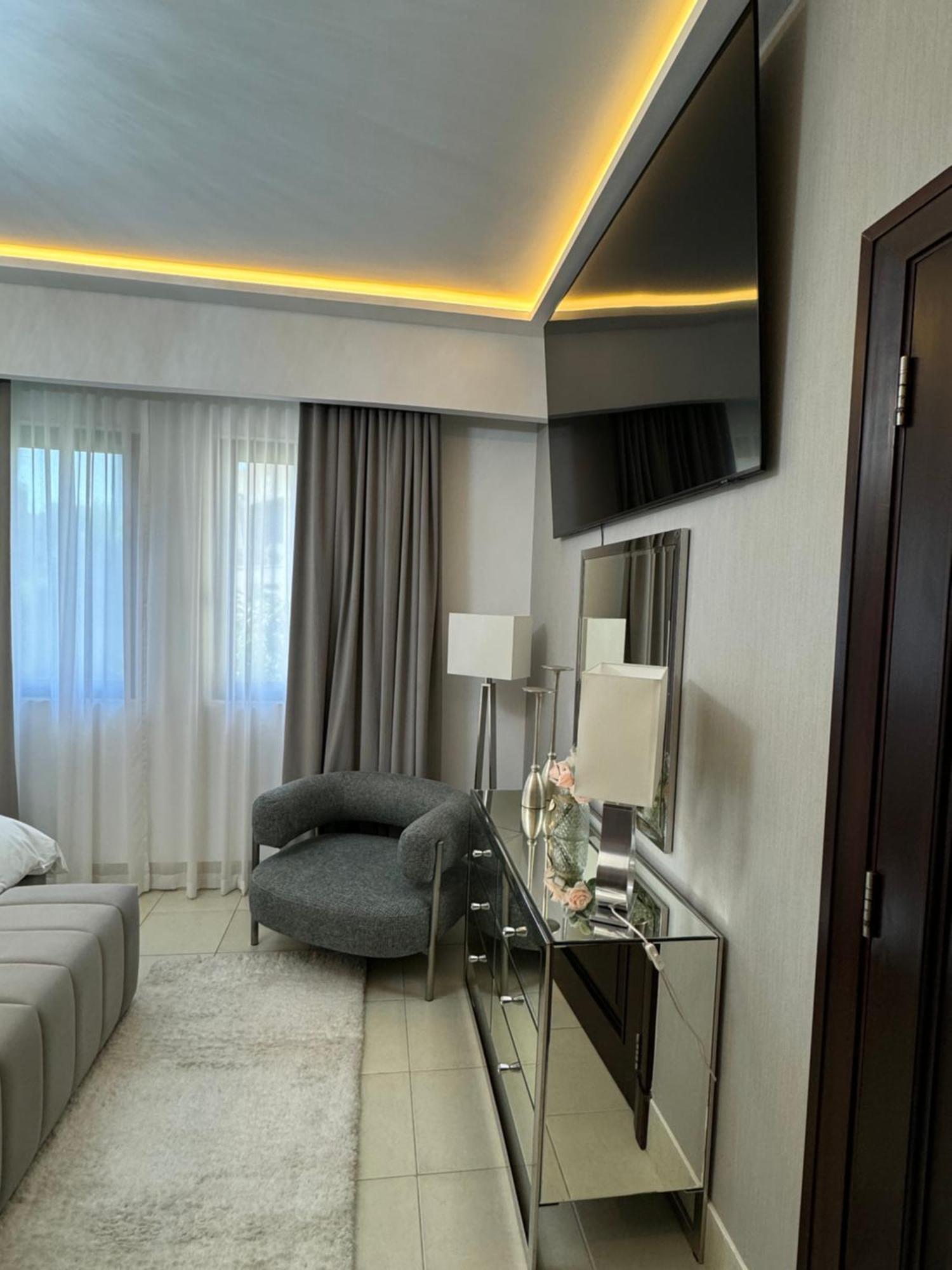 Lux Burj Khalifa Views 2br Iconic Heart Of Direct Views The Location Mall Boulevard