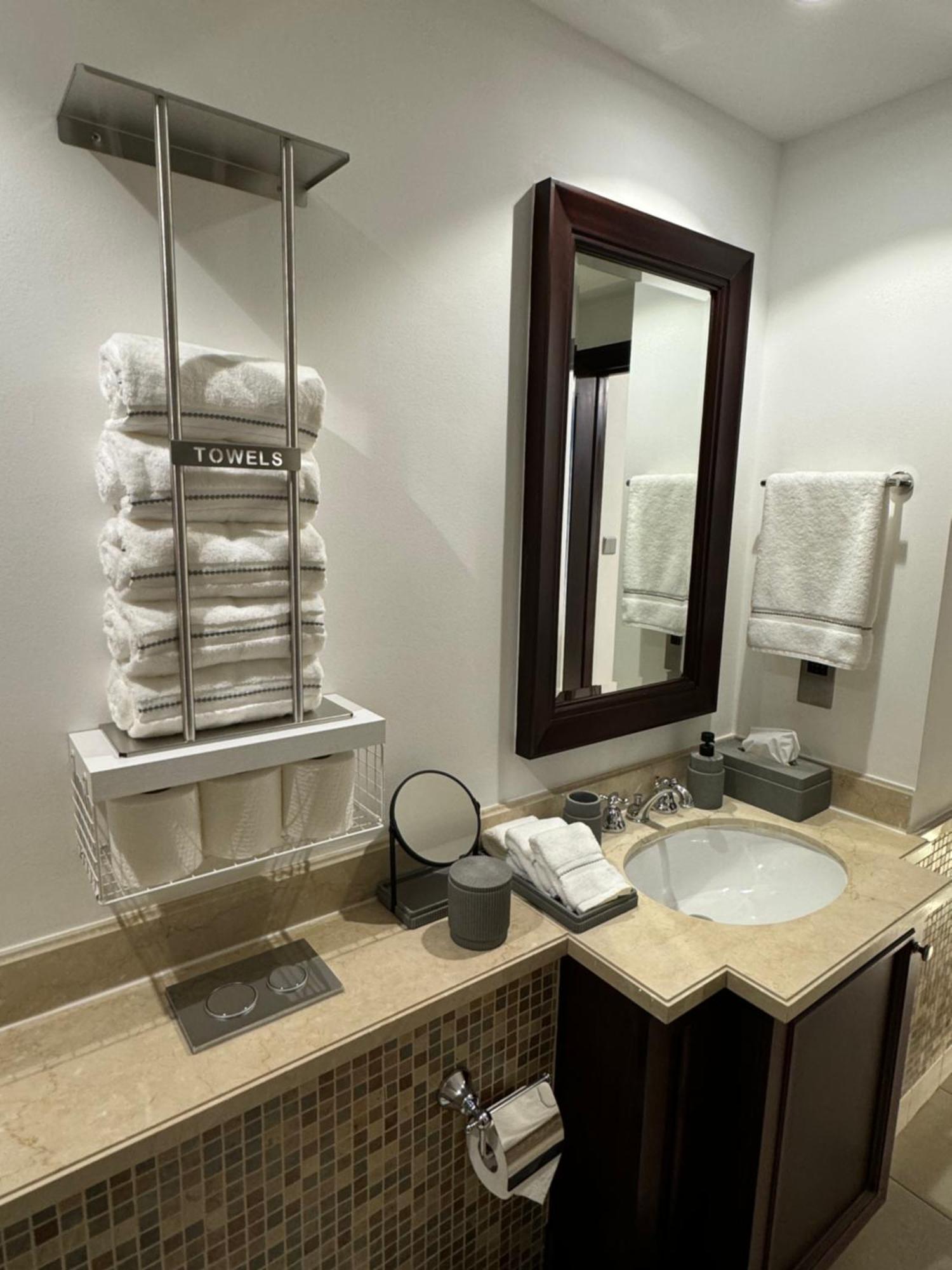 Apartment Lux Burj Khalifa Views 2br Iconic Heart Of Direct Views The Location Mall Boulevard