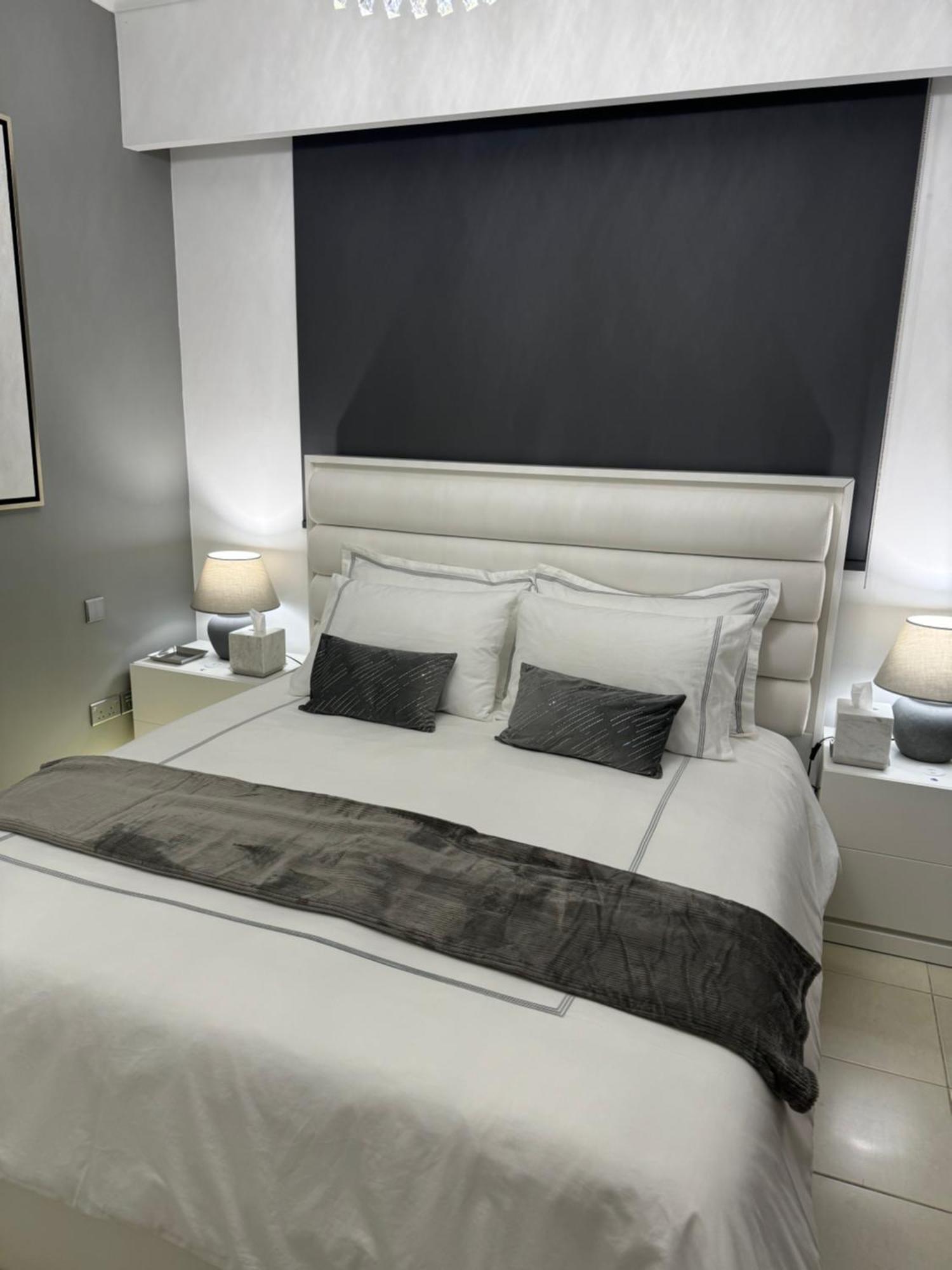 Lux Burj Khalifa Views 2br Iconic Heart Of Direct Views The Location Mall Boulevard Apartment