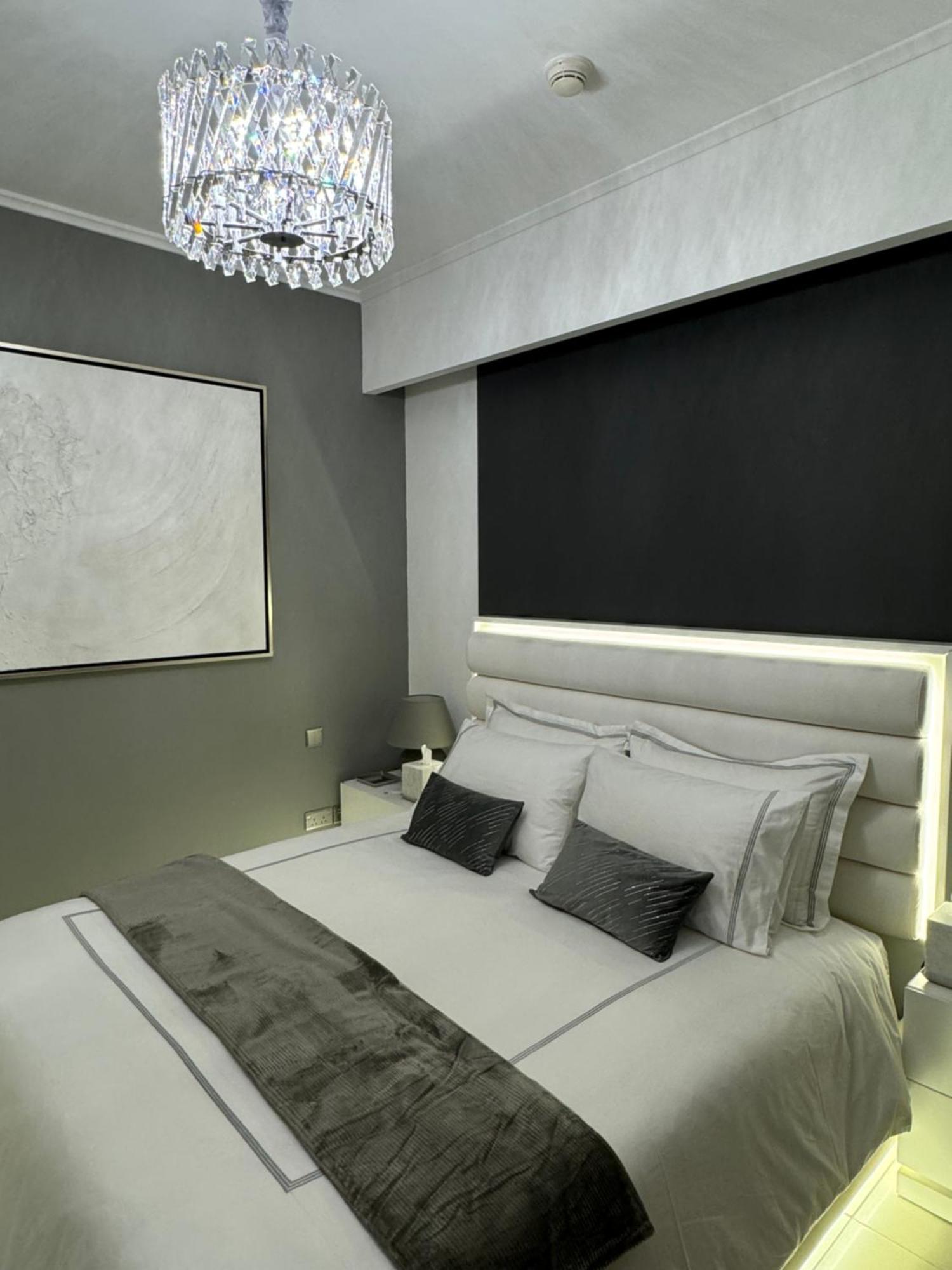 Lux Burj Khalifa Views 2br Iconic Heart Of Direct Views The Location Mall Boulevard Apartment *