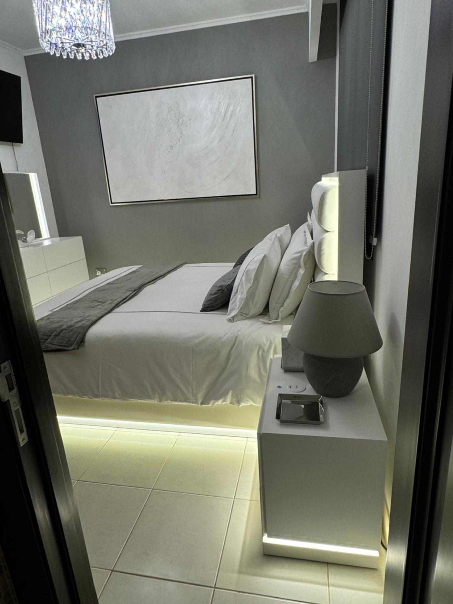 Lux Burj Khalifa Views 2br Iconic Heart Of Direct Views The Location Mall Boulevard
