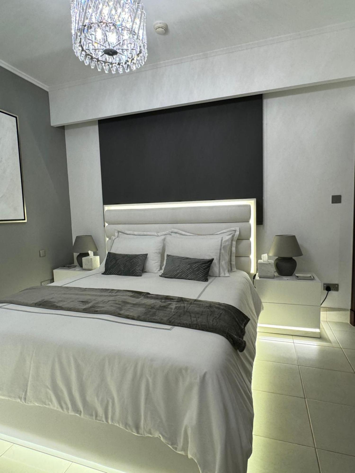 Lux Burj Khalifa Views 2br Iconic Heart Of Direct Views The Location Mall Boulevard