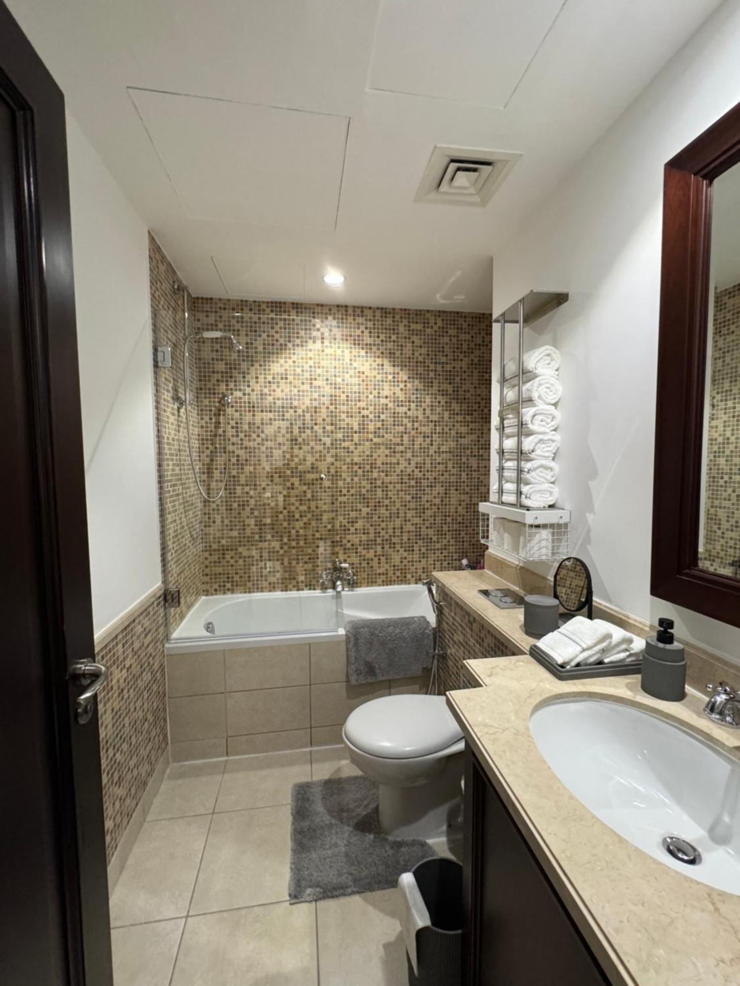 Lux Burj Khalifa Views 2br Iconic Heart Of Direct Views The Location Mall Boulevard Apartment *