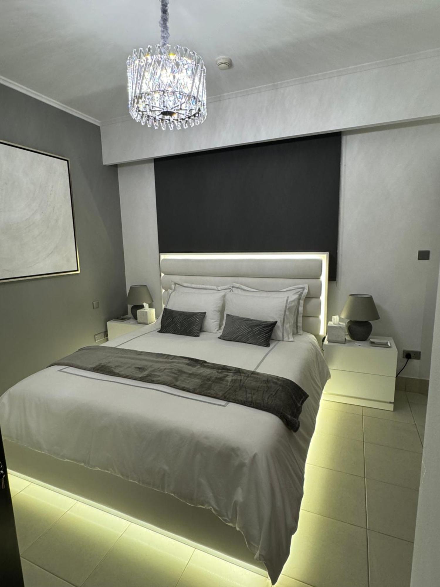 Apartment Lux Burj Khalifa Views 2br Iconic Heart Of Direct Views The Location Mall Boulevard *
