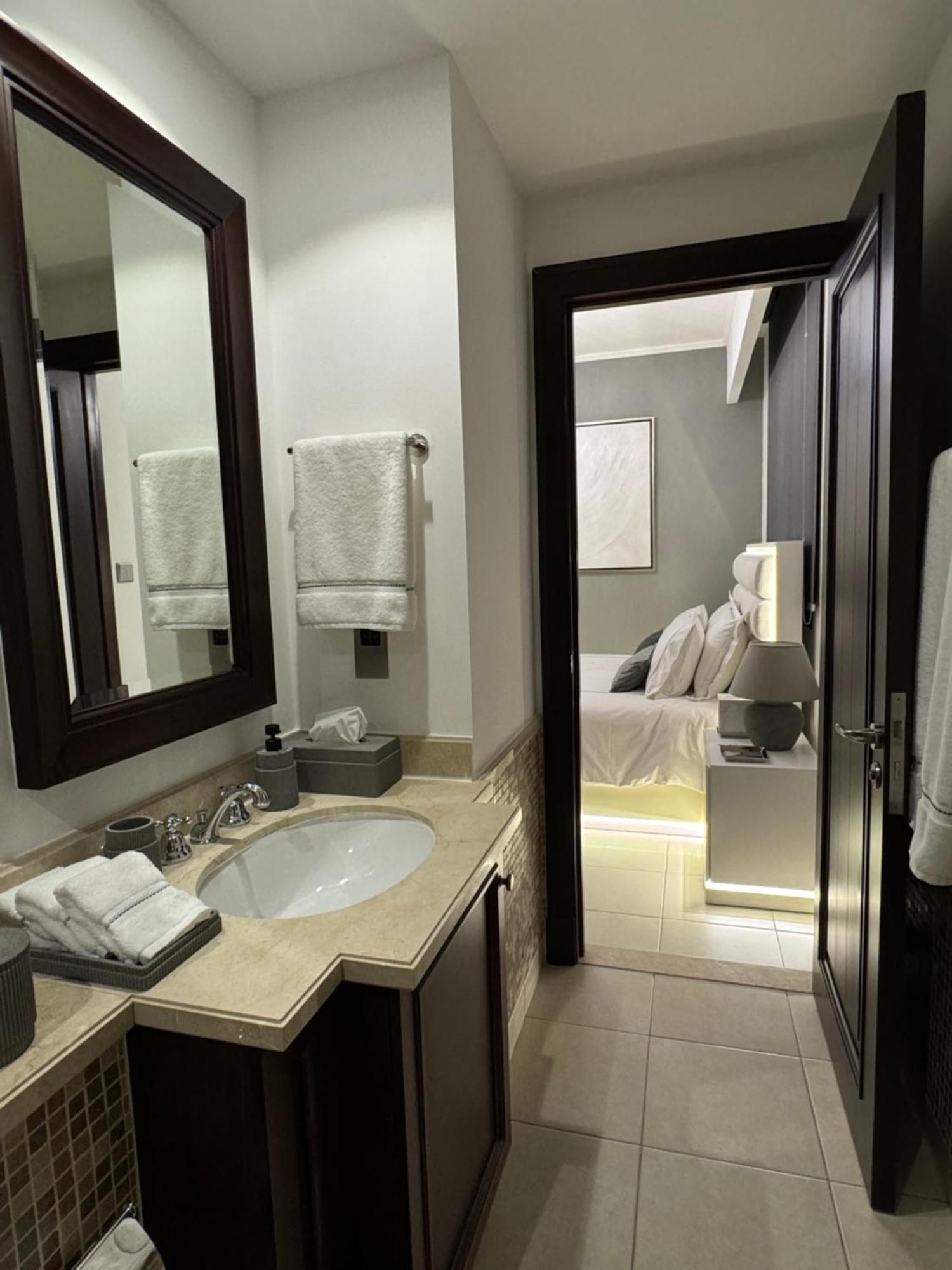 Apartment Lux Burj Khalifa Views 2br Iconic Heart Of Direct Views The Location Mall Boulevard *