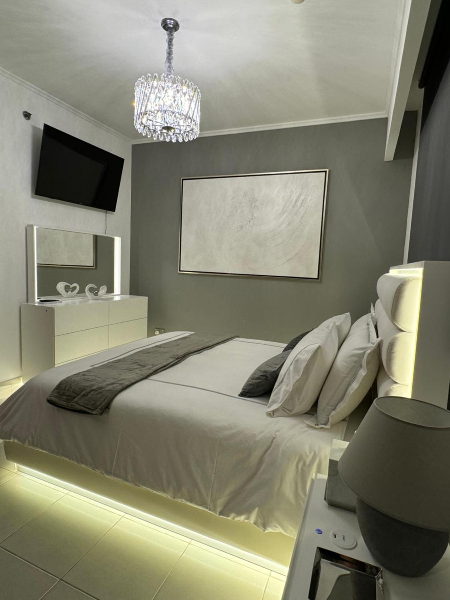 Lux Burj Khalifa Views 2br Iconic Heart Of Direct Views The Location Mall Boulevard * Dubai