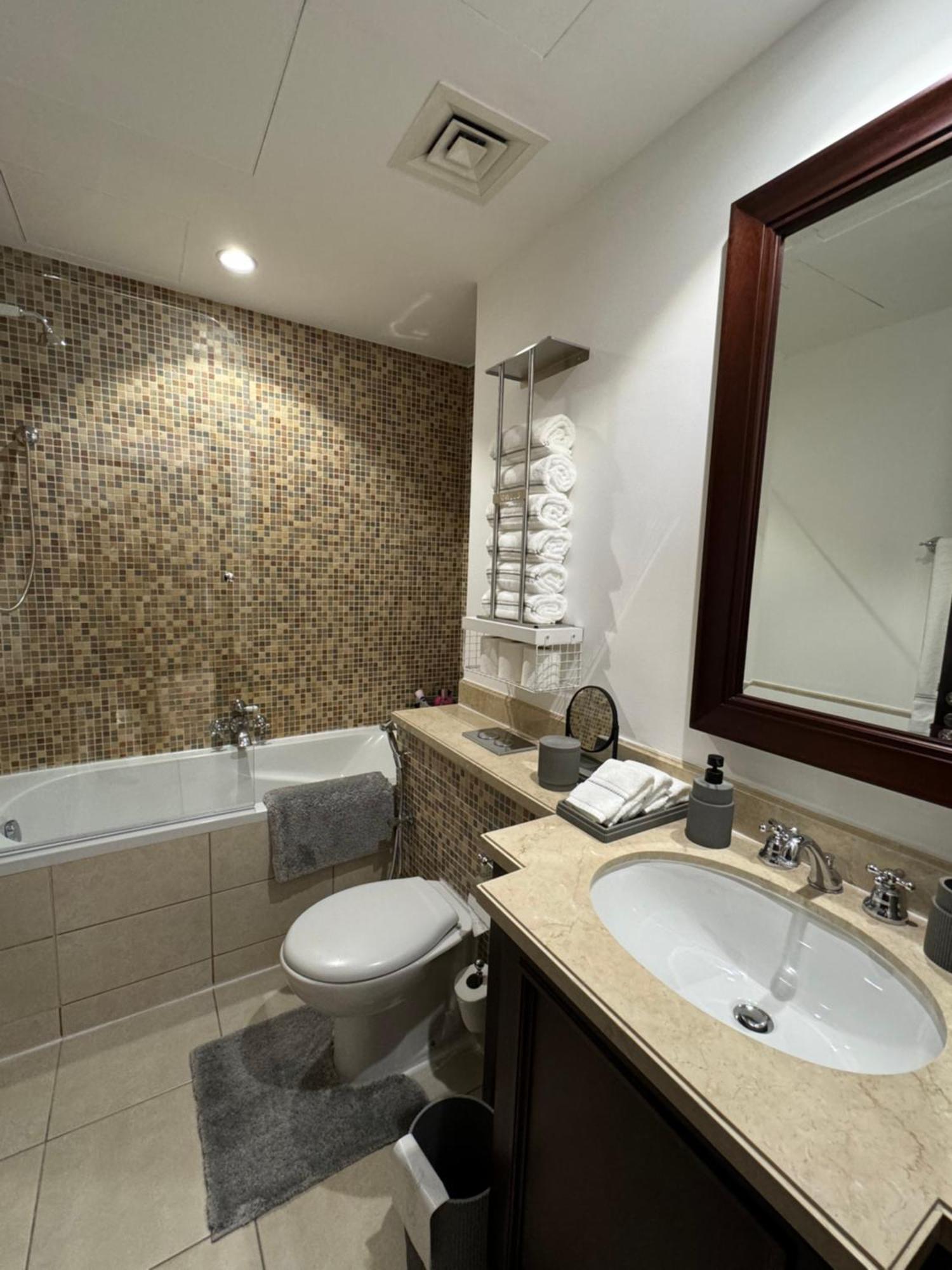 Apartment Lux Burj Khalifa Views 2br Iconic Heart Of Direct Views The Location Mall Boulevard *