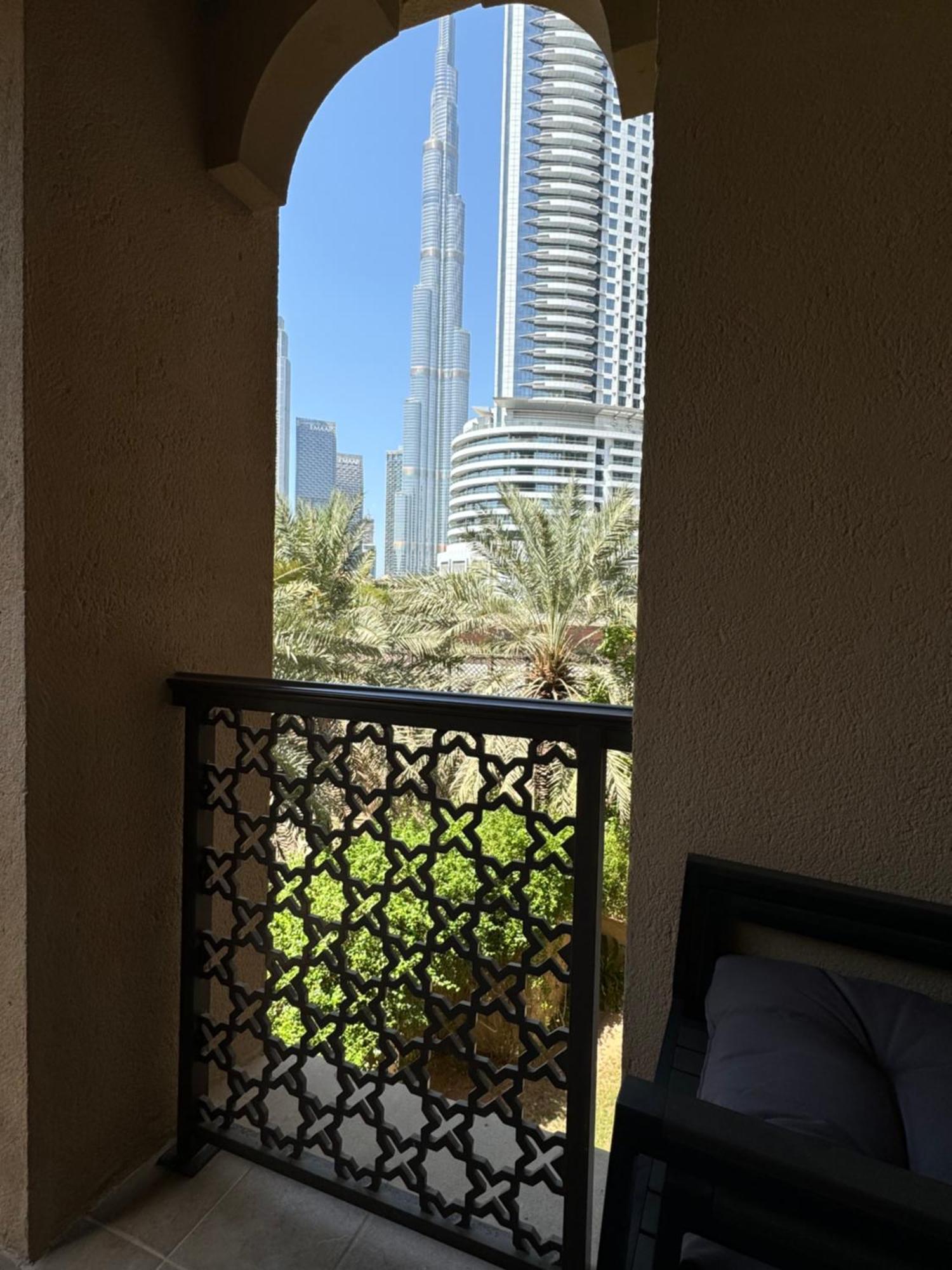 Lux Burj Khalifa Views 2br Iconic Heart Of Direct Views The Location Mall Boulevard Apartment