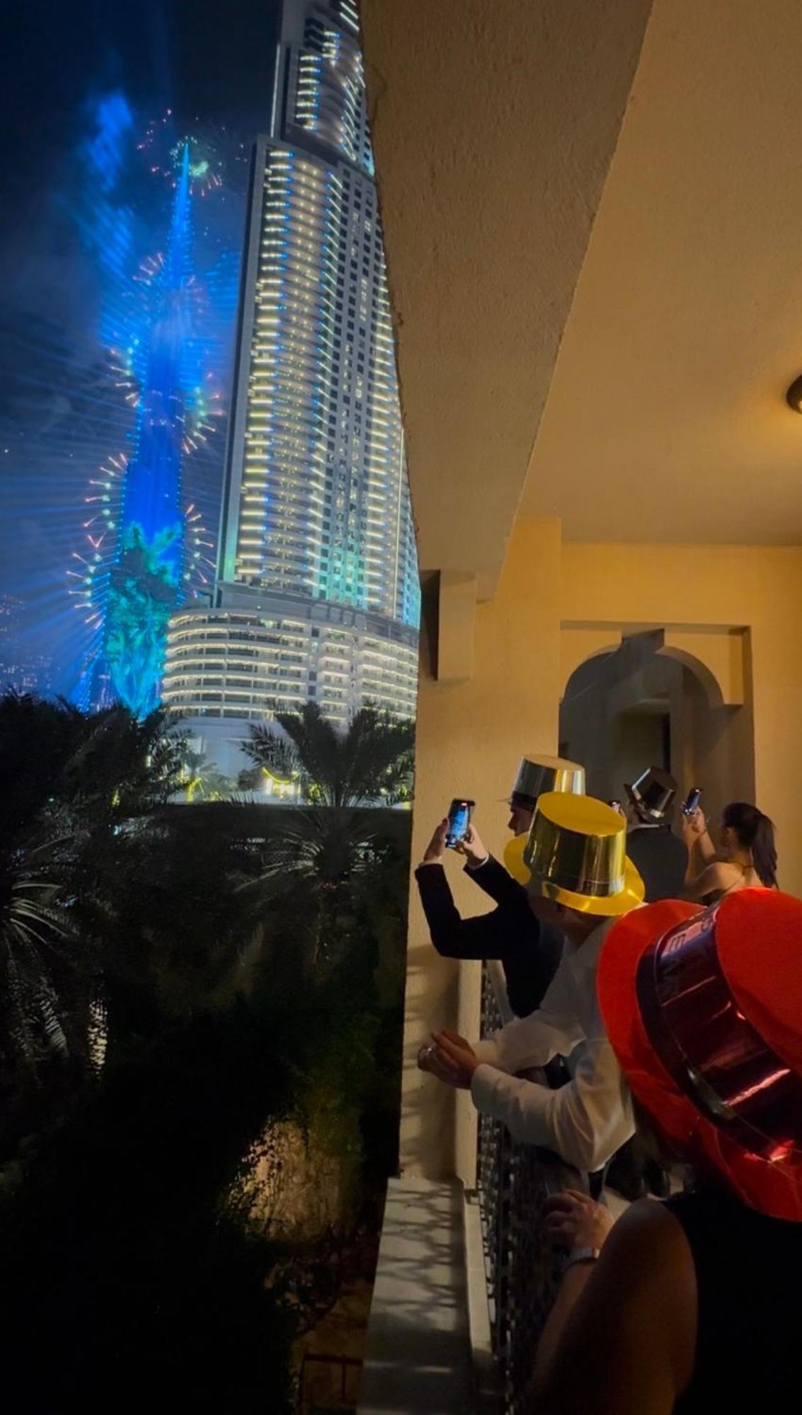 Lux Burj Khalifa Views 2br Iconic Heart Of Direct Views The Location Mall Boulevard Apartment